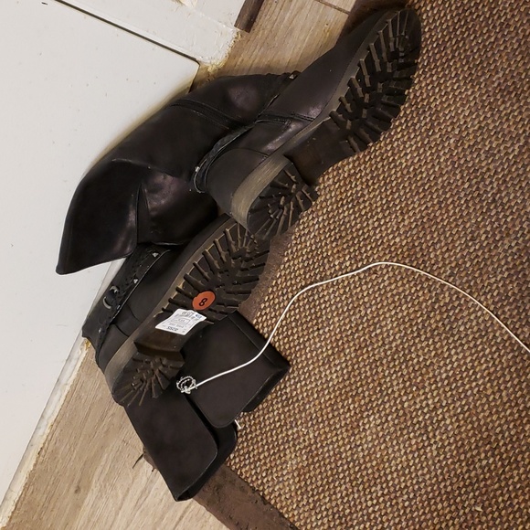 Black boots - Picture 4 of 9